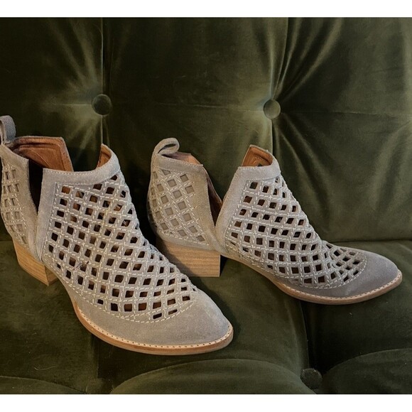 JEFFREY CAMPBELL WOMEN'S TAGGART LATTICE CUTOUT Gray ANKLE BOOTIES Boots 8.5 - Picture 1 of 11